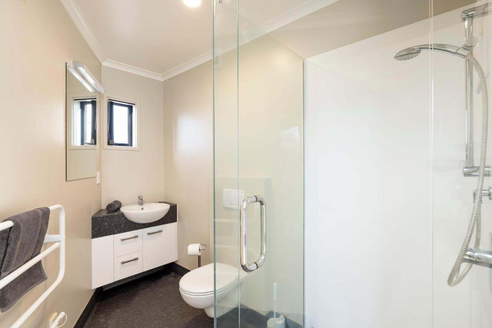 Pacific Escape - Downtown, Beach & Sea Views Mount Maunganui Exterior photo