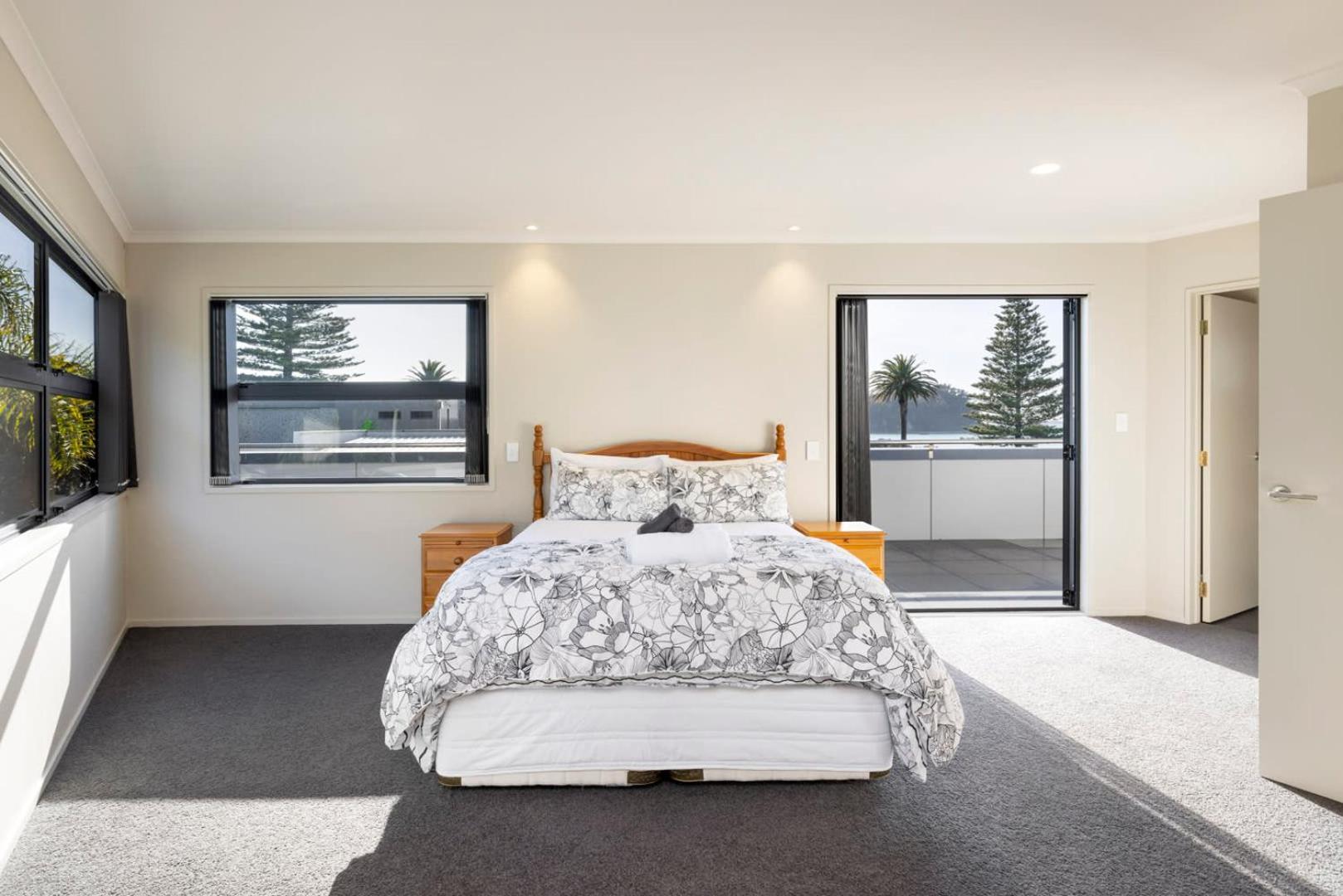 Pacific Escape - Downtown, Beach & Sea Views Mount Maunganui Exterior photo
