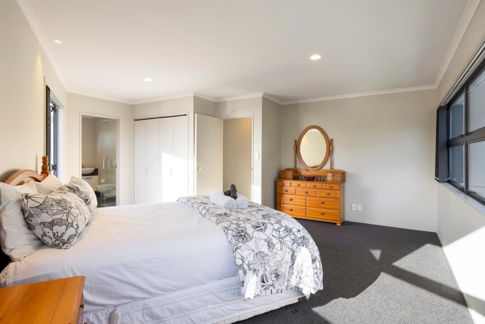 Pacific Escape - Downtown, Beach & Sea Views Mount Maunganui Exterior photo