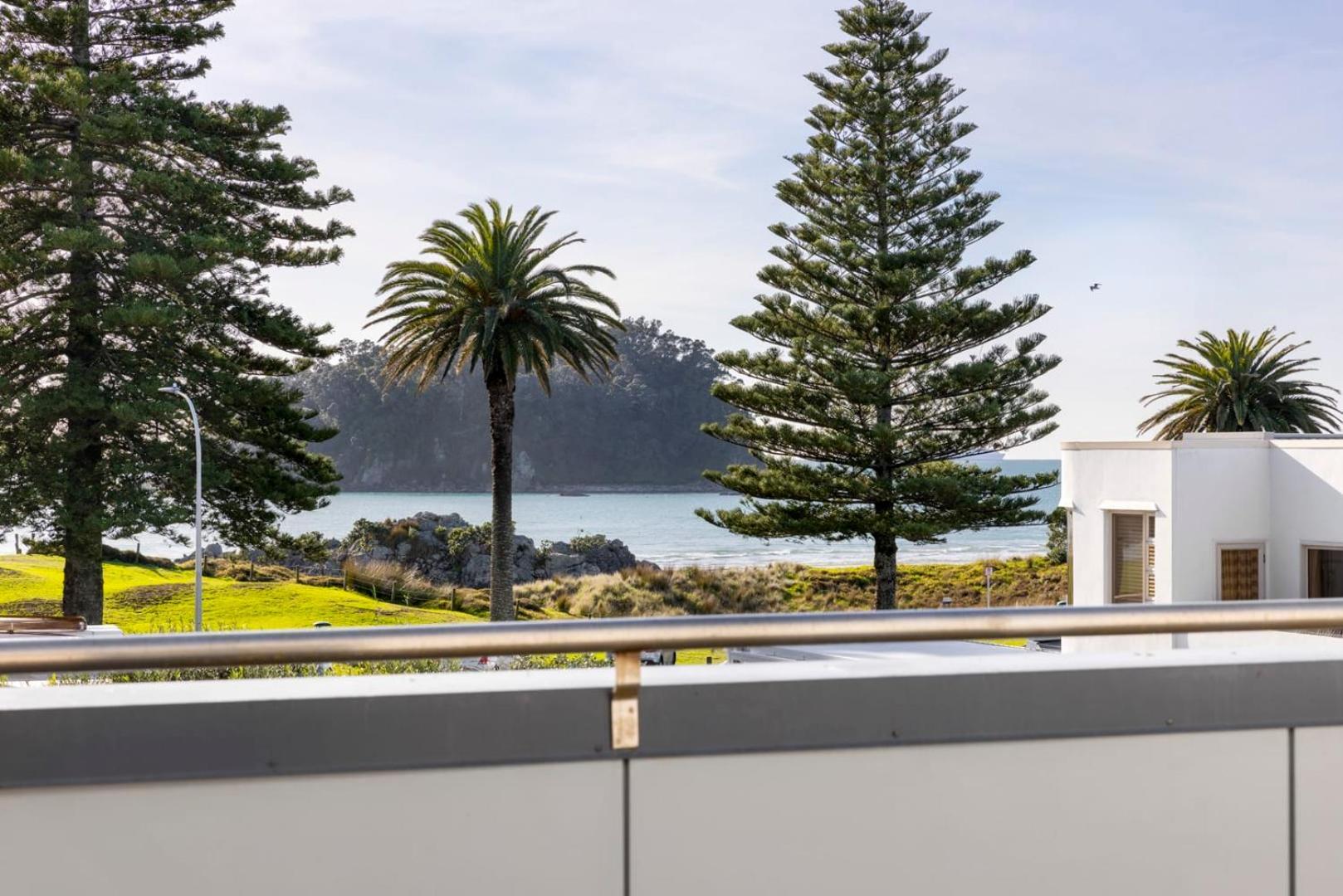 Pacific Escape - Downtown, Beach & Sea Views Mount Maunganui Exterior photo